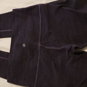 Lululemon wunder under warm jacquard type, size 6.